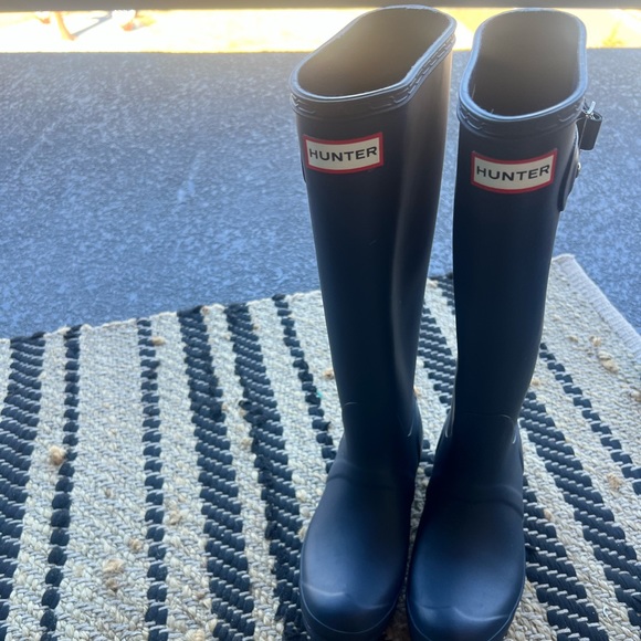 Hunter like new tall boots!  Only worn twice. They are in like new condition! - Picture 2 of 14